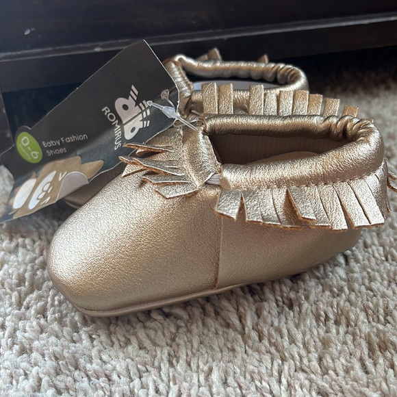 NWT Rose Gold Metallic Moccasins Booties Fall 0-6 months Size 1 - Picture 3 of 6